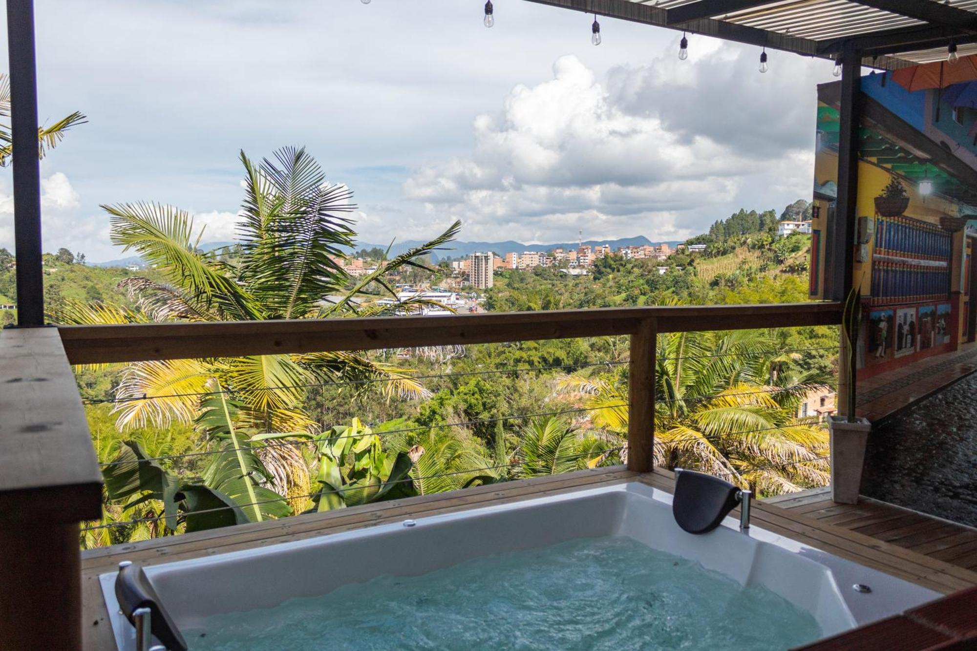 Mayka Cabanas Con Jacuzzi Guatape Exterior photo